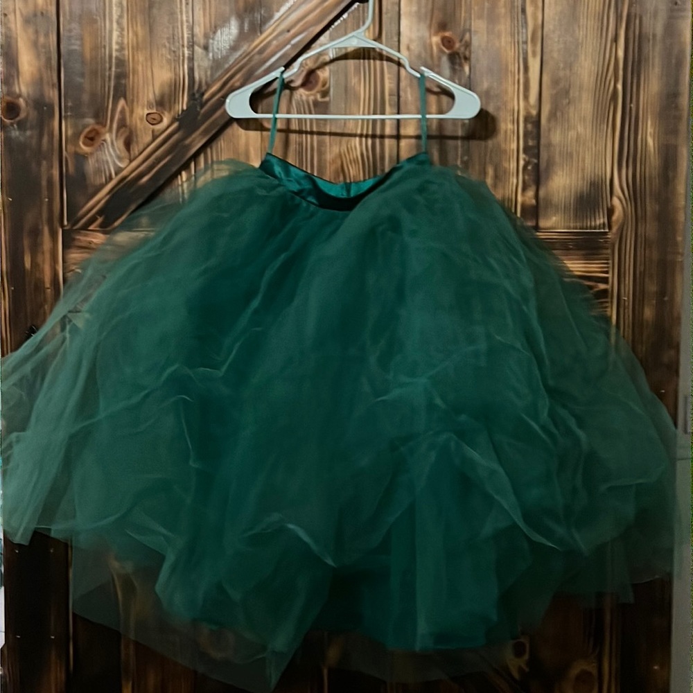 Green tulle skirt 12in waist 28in long